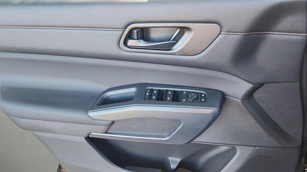 new 2025 Nissan Pathfinder car, priced at $43,363