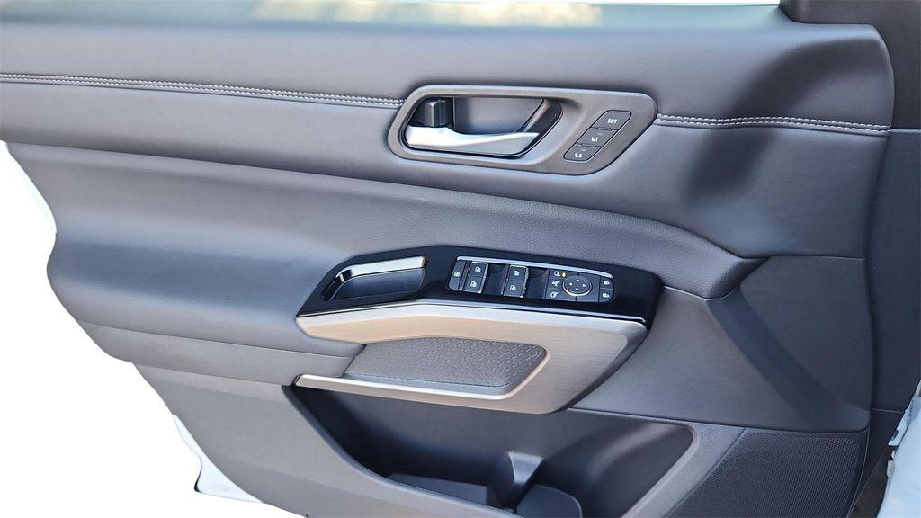 new 2025 Nissan Pathfinder car, priced at $40,533