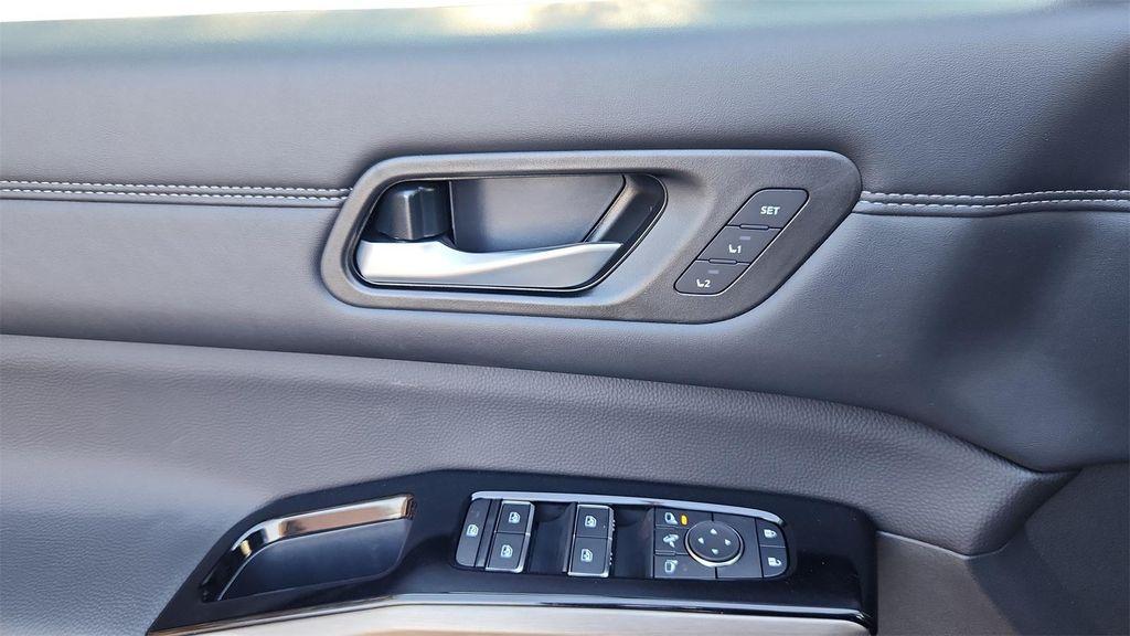 new 2025 Nissan Pathfinder car, priced at $40,533