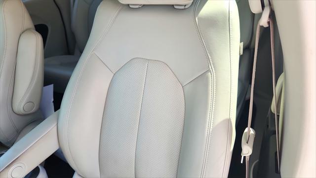 used 2021 Chrysler Pacifica Hybrid car, priced at $19,991