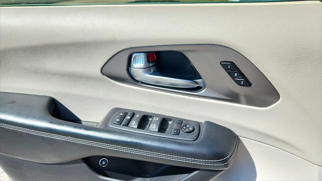 used 2021 Chrysler Pacifica Hybrid car, priced at $19,991