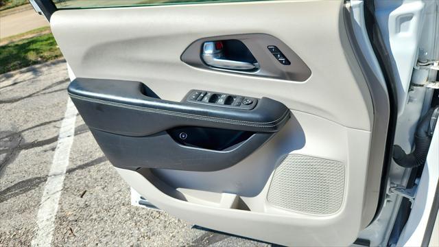 used 2021 Chrysler Pacifica Hybrid car, priced at $19,991