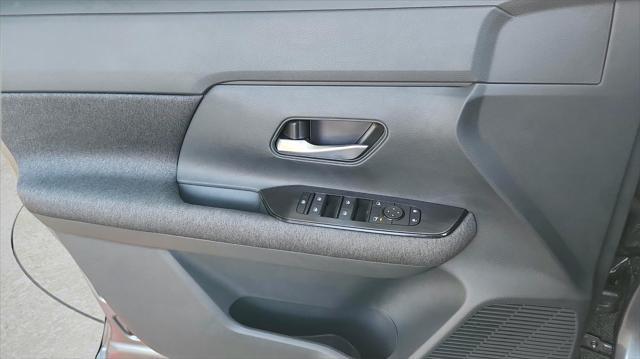 new 2025 Nissan Kicks car, priced at $25,580