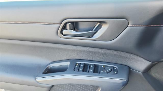 new 2025 Nissan Pathfinder car, priced at $42,460