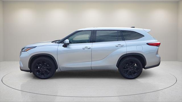 used 2022 Toyota Highlander car, priced at $29,371