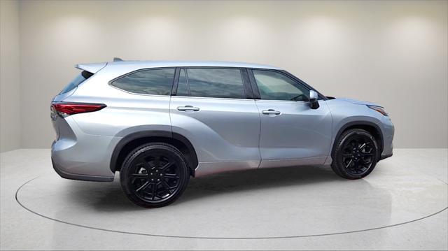 used 2022 Toyota Highlander car, priced at $29,371