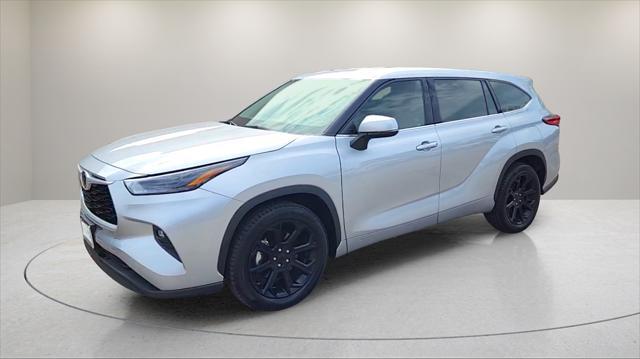 used 2022 Toyota Highlander car, priced at $29,371