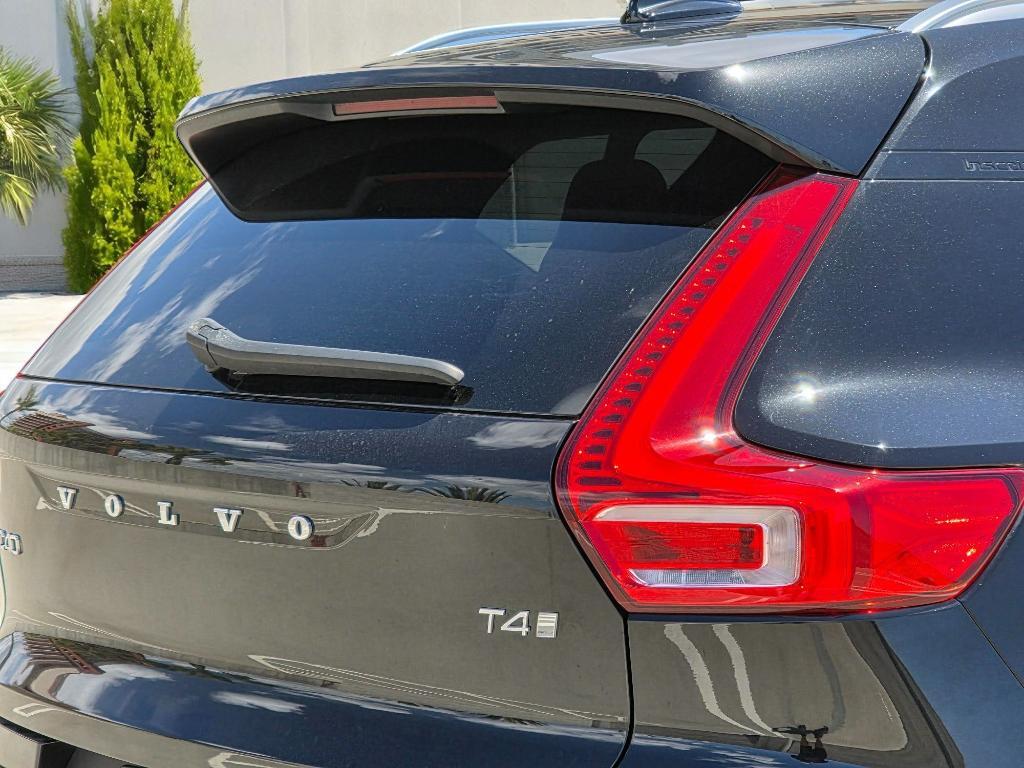 used 2020 Volvo XC40 car, priced at $22,495