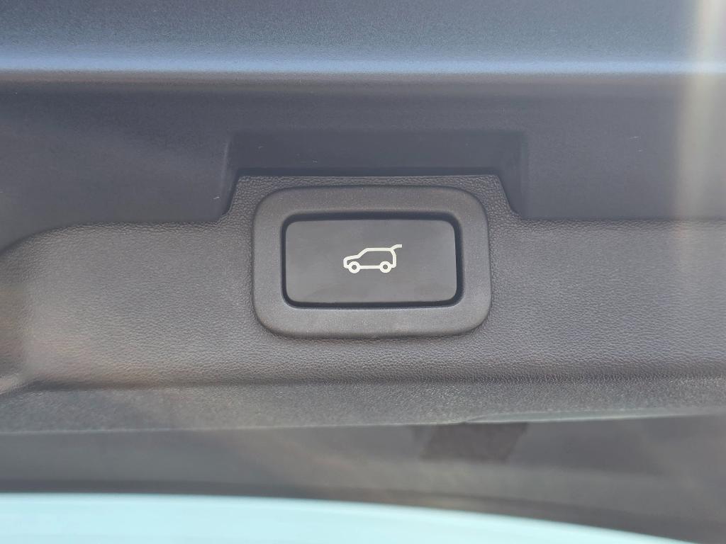 used 2019 Land Rover Discovery car, priced at $18,663