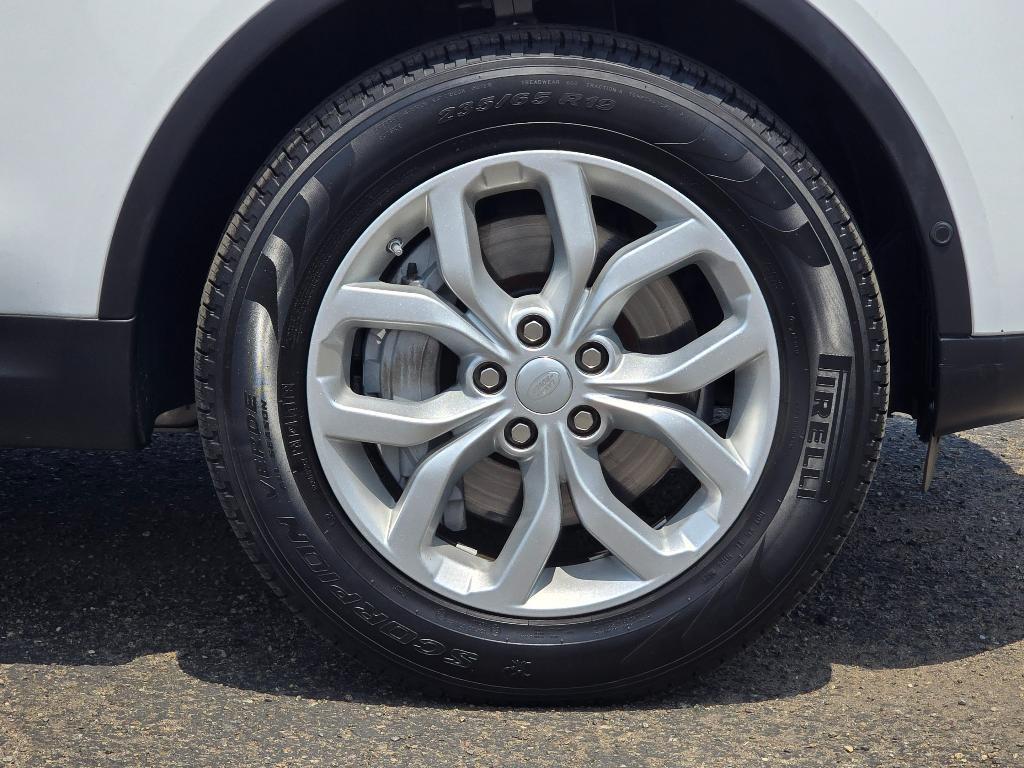 used 2019 Land Rover Discovery car, priced at $18,663