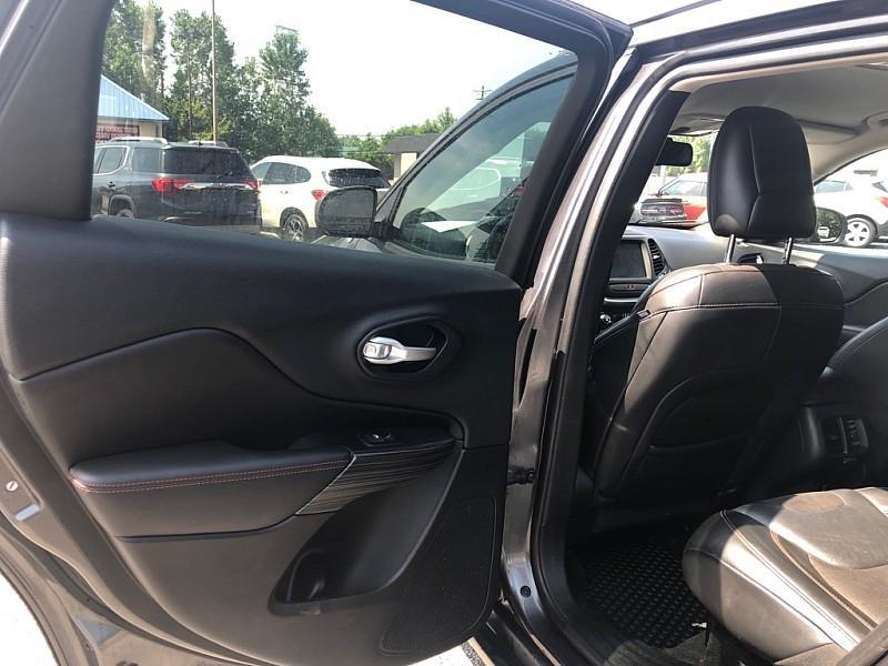 used 2015 Jeep Cherokee car, priced at $12,999