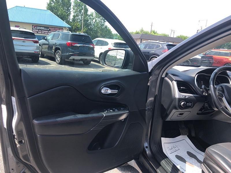 used 2015 Jeep Cherokee car, priced at $12,999