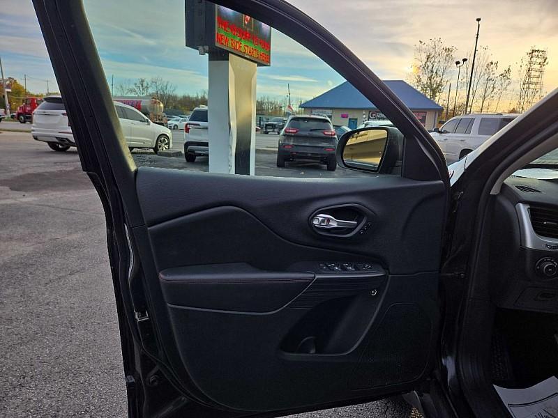 used 2015 Jeep Cherokee car, priced at $13,999