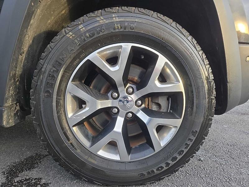 used 2015 Jeep Cherokee car, priced at $13,999