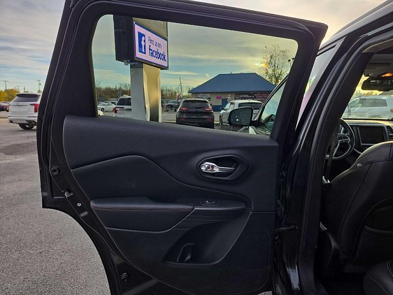 used 2015 Jeep Cherokee car, priced at $13,999