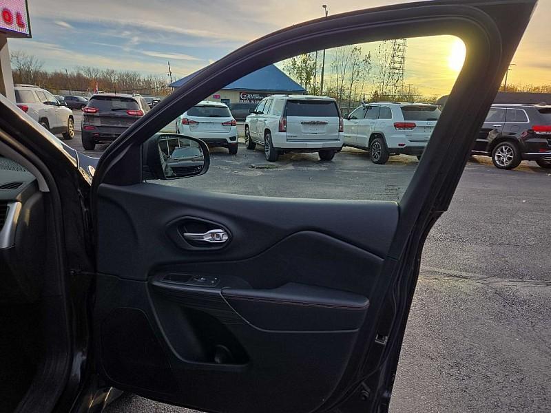 used 2015 Jeep Cherokee car, priced at $13,999