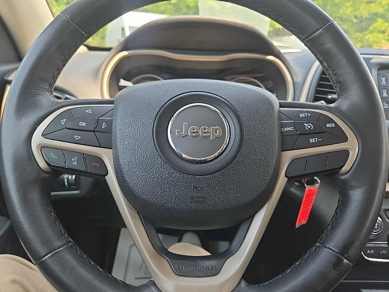 used 2015 Jeep Cherokee car, priced at $10,800