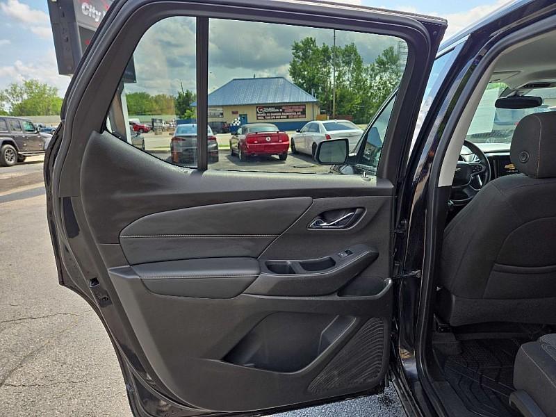 used 2021 Chevrolet Traverse car, priced at $17,888