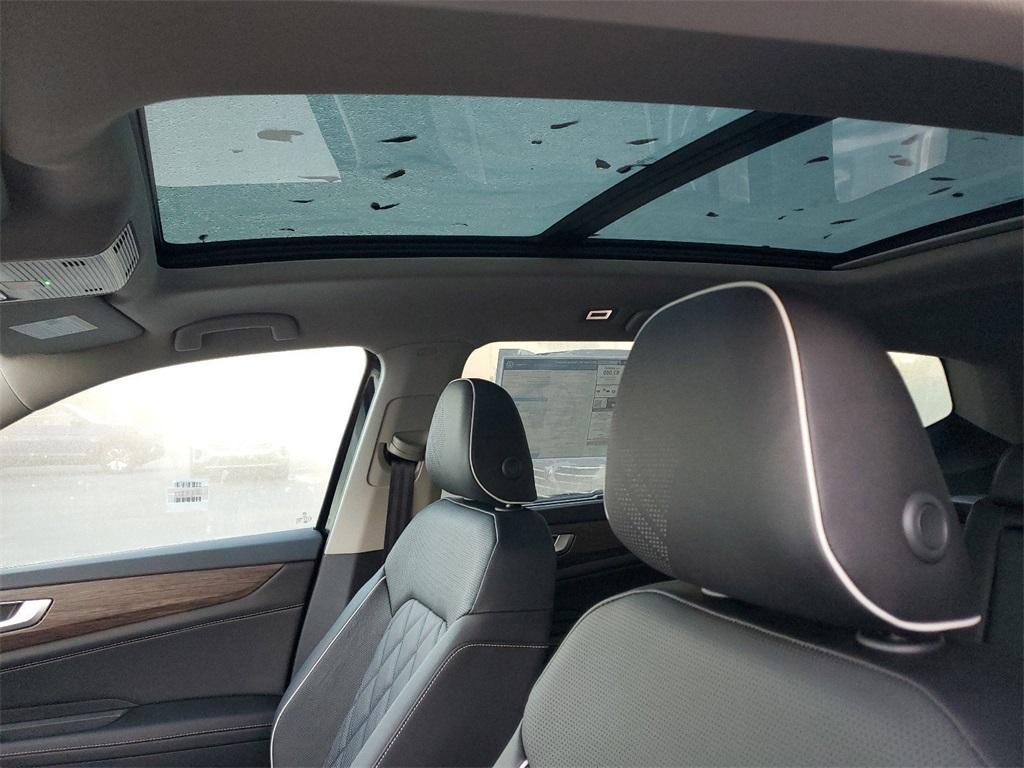 new 2025 Volkswagen Atlas car, priced at $50,668