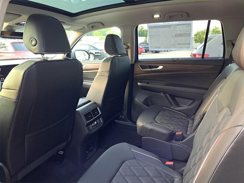 new 2025 Volkswagen Atlas car, priced at $51,703