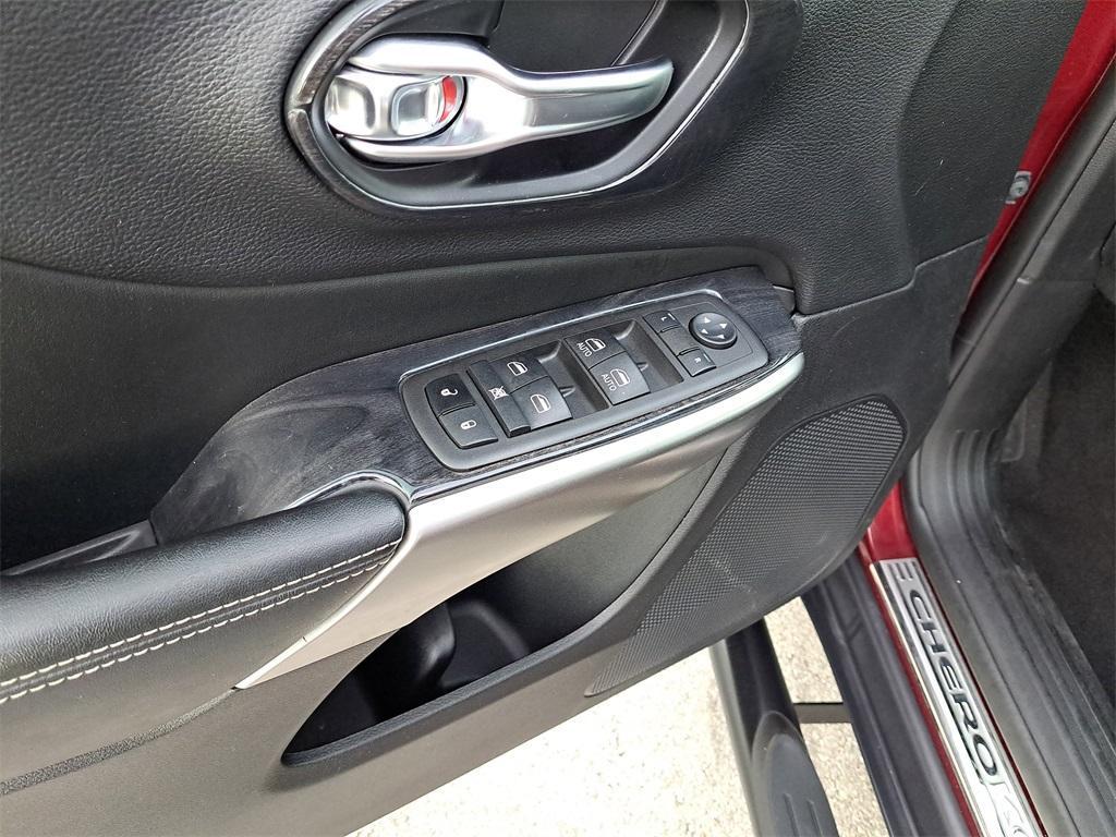 used 2021 Jeep Cherokee car, priced at $18,699