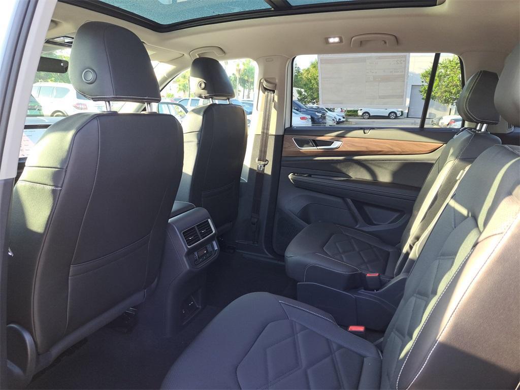 new 2025 Volkswagen Atlas car, priced at $42,096