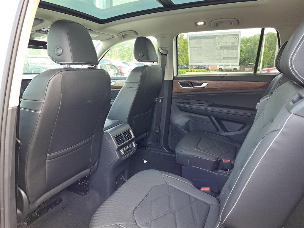 new 2025 Volkswagen Atlas car, priced at $42,096