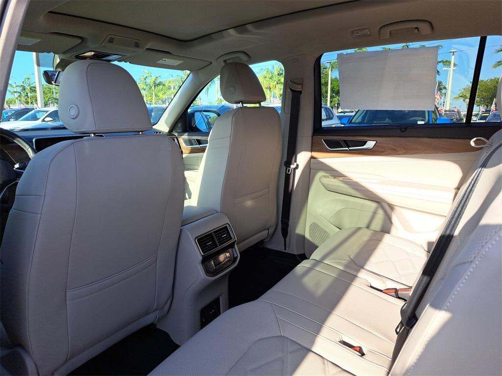 new 2025 Volkswagen Atlas car, priced at $41,498