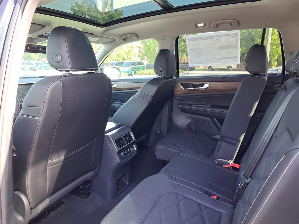new 2025 Volkswagen Atlas car, priced at $41,498