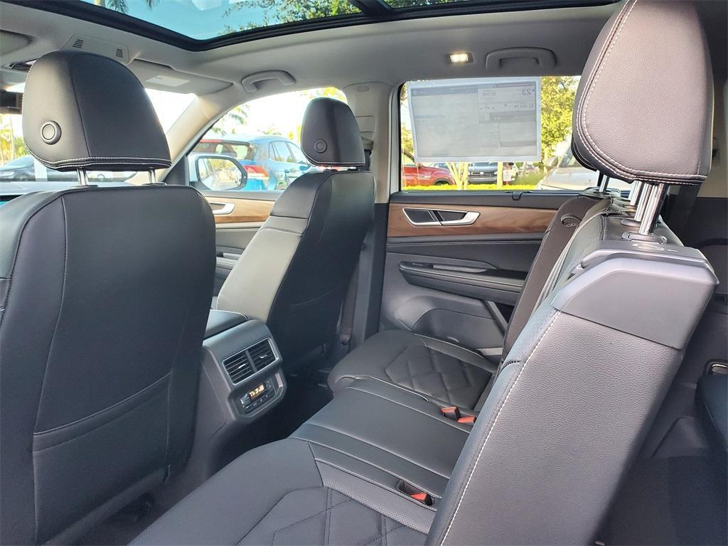 new 2025 Volkswagen Atlas car, priced at $40,986