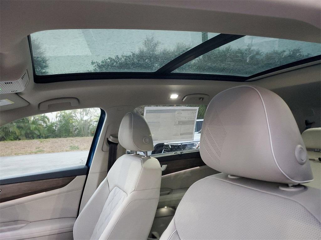 new 2025 Volkswagen Atlas car, priced at $50,668