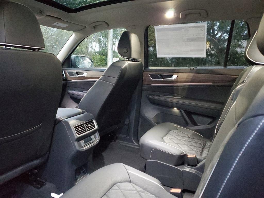 new 2025 Volkswagen Atlas car, priced at $51,160