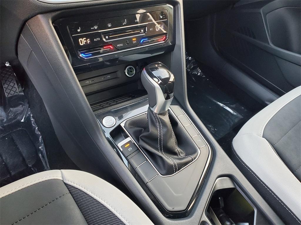 new 2025 Volkswagen Taos car