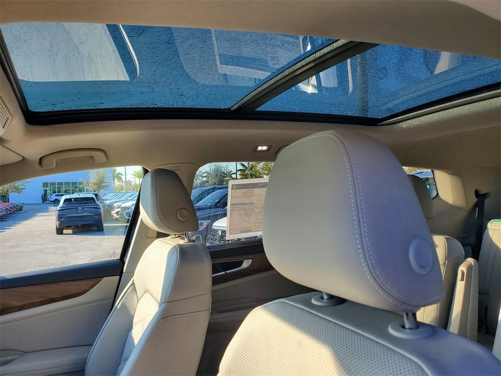new 2025 Volkswagen Atlas car, priced at $41,325