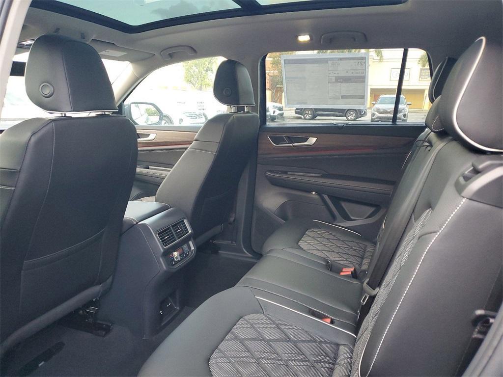 new 2025 Volkswagen Atlas car, priced at $51,105