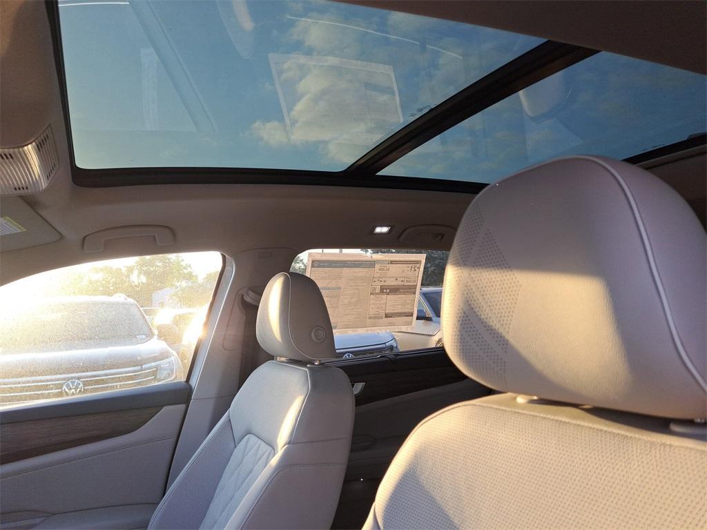 new 2025 Volkswagen Atlas car, priced at $51,105