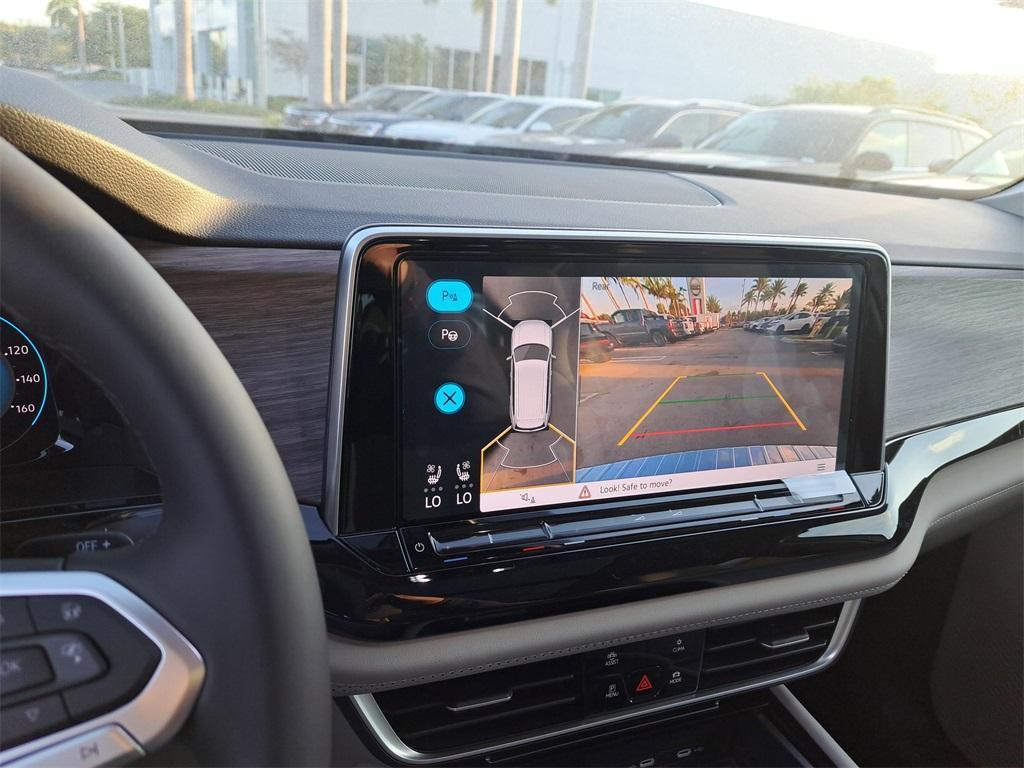 new 2025 Volkswagen Atlas car, priced at $51,105