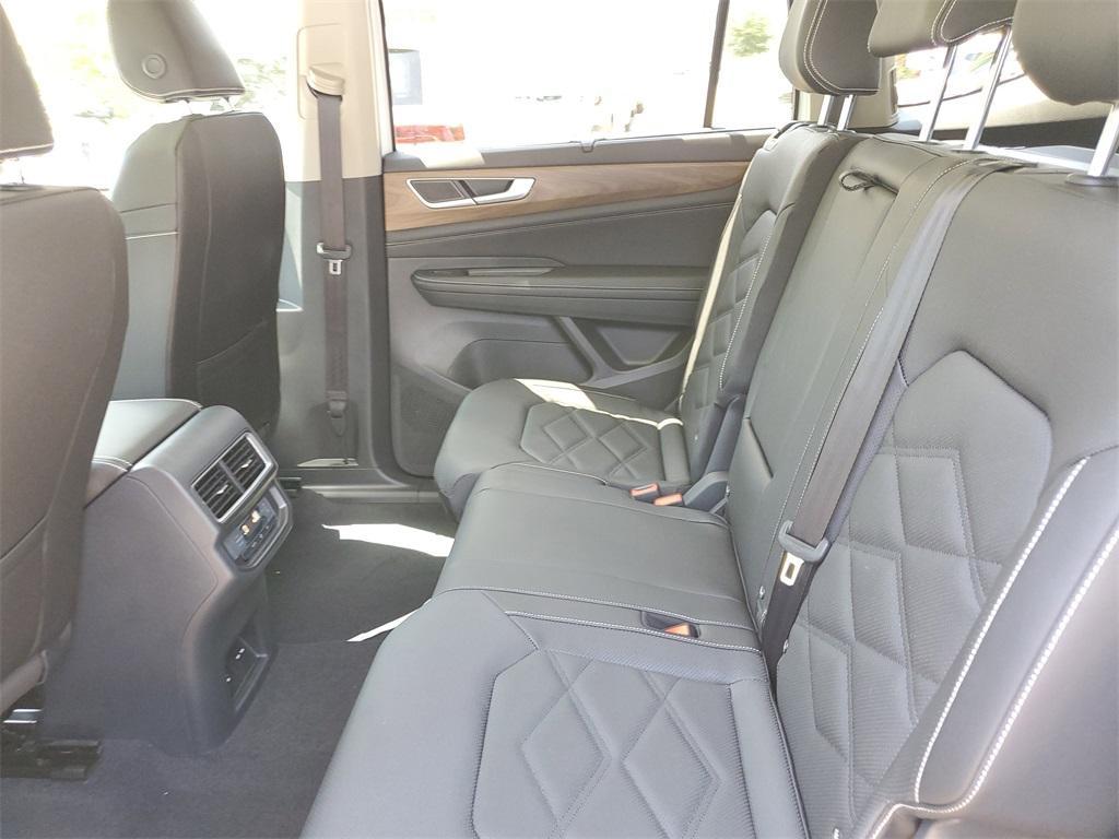 new 2025 Volkswagen Atlas car, priced at $40,986