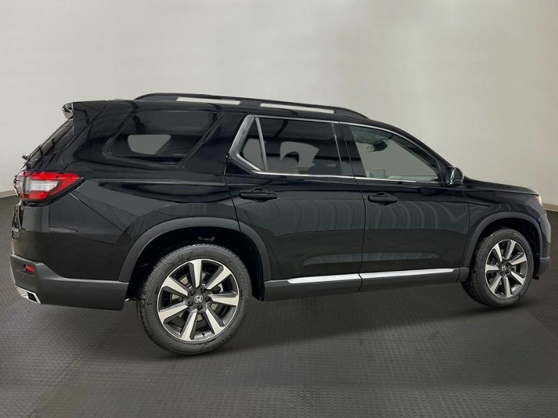 new 2025 Honda Pilot car, priced at $50,995