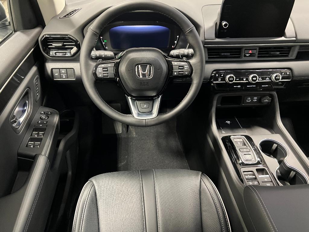 new 2025 Honda Pilot car, priced at $54,985