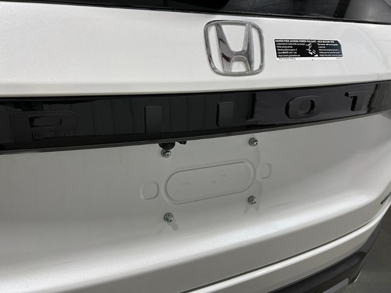 new 2025 Honda Pilot car, priced at $54,985