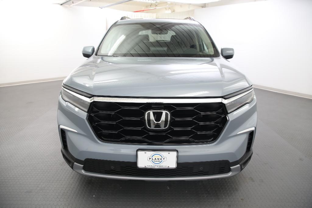 new 2025 Honda Pilot car, priced at $51,505