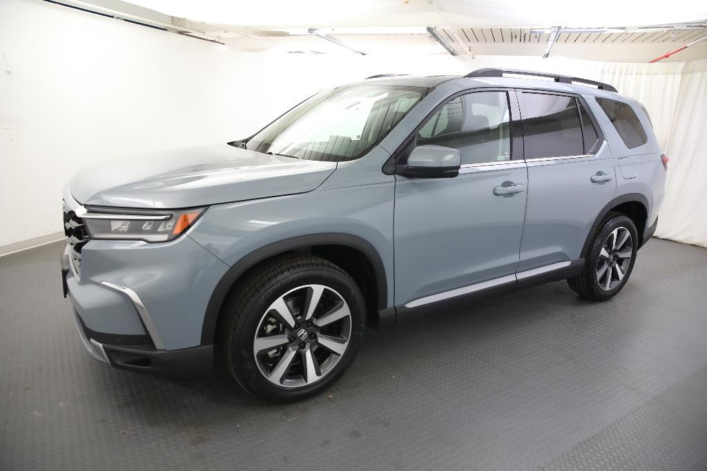 new 2025 Honda Pilot car, priced at $51,505