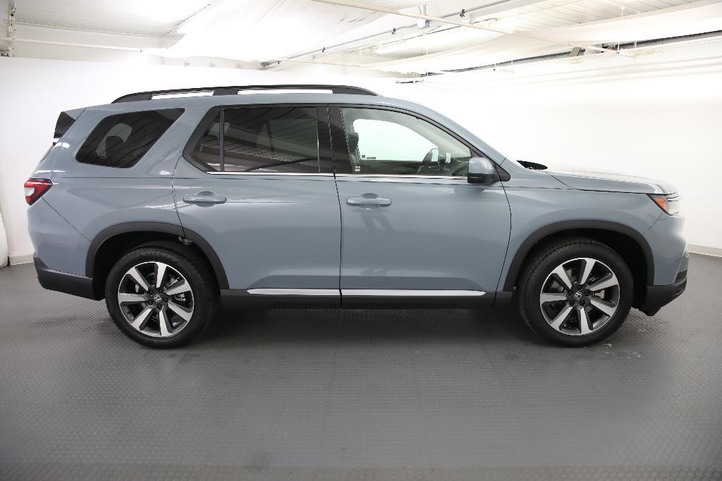 new 2025 Honda Pilot car, priced at $51,505