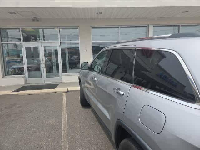 used 2017 Jeep Grand Cherokee car, priced at $17,485