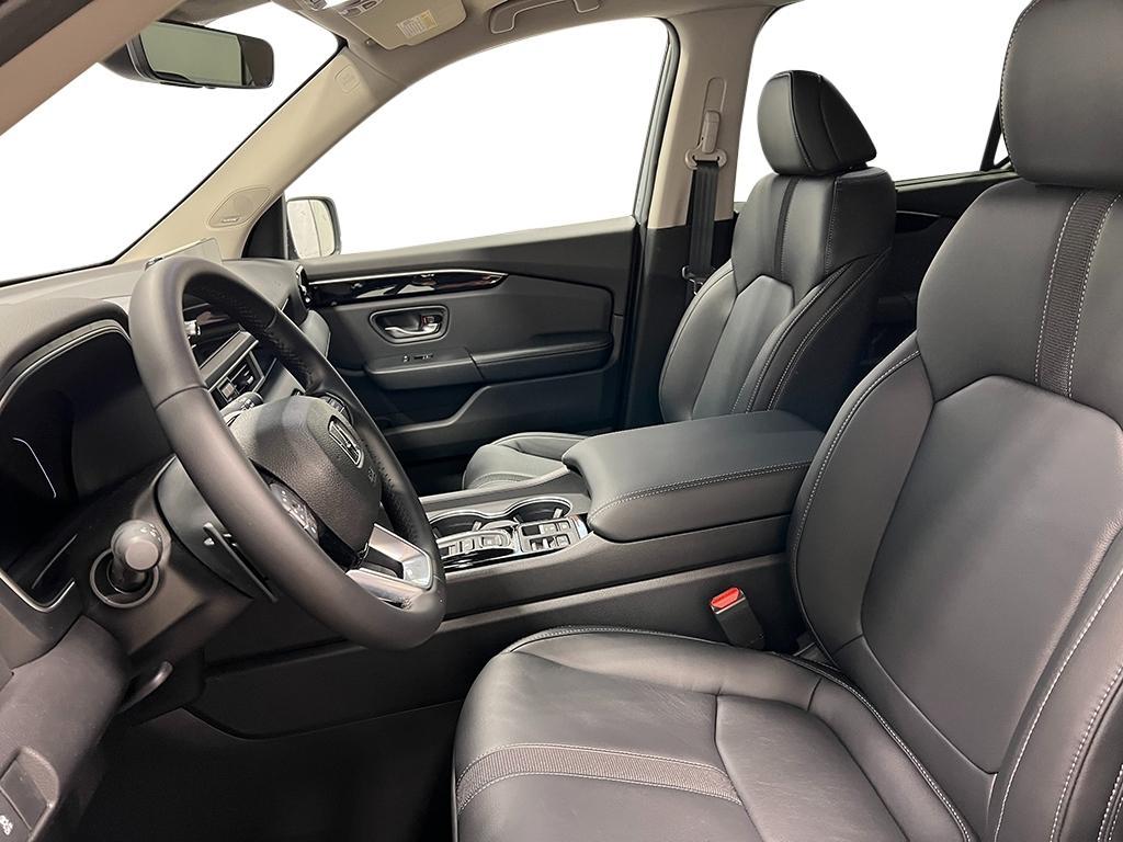 new 2025 Honda Pilot car, priced at $51,050