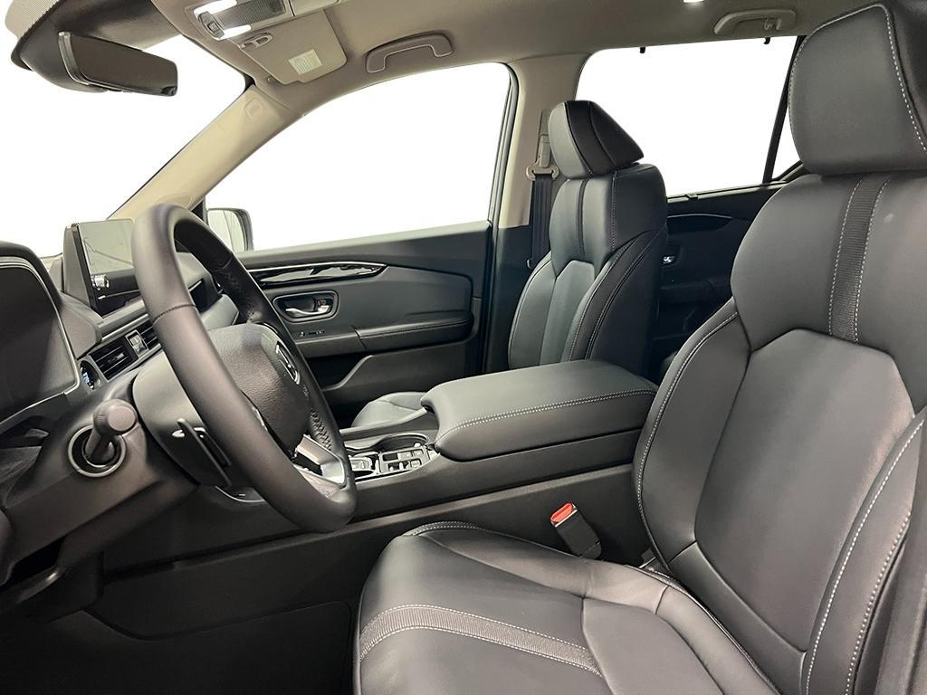 new 2025 Honda Pilot car, priced at $47,050