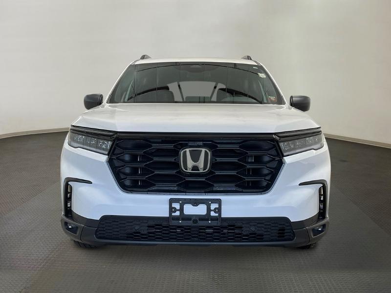 new 2025 Honda Pilot car, priced at $44,205