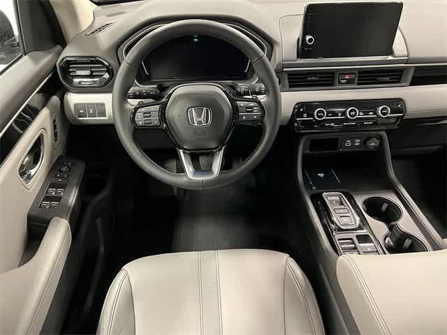 new 2025 Honda Pilot car, priced at $47,095