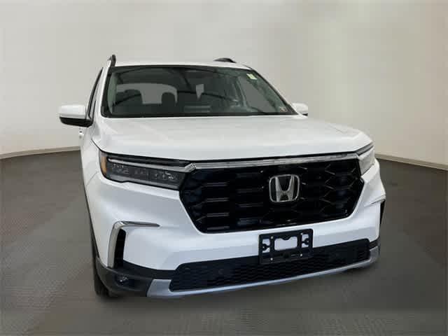 new 2025 Honda Pilot car, priced at $55,660